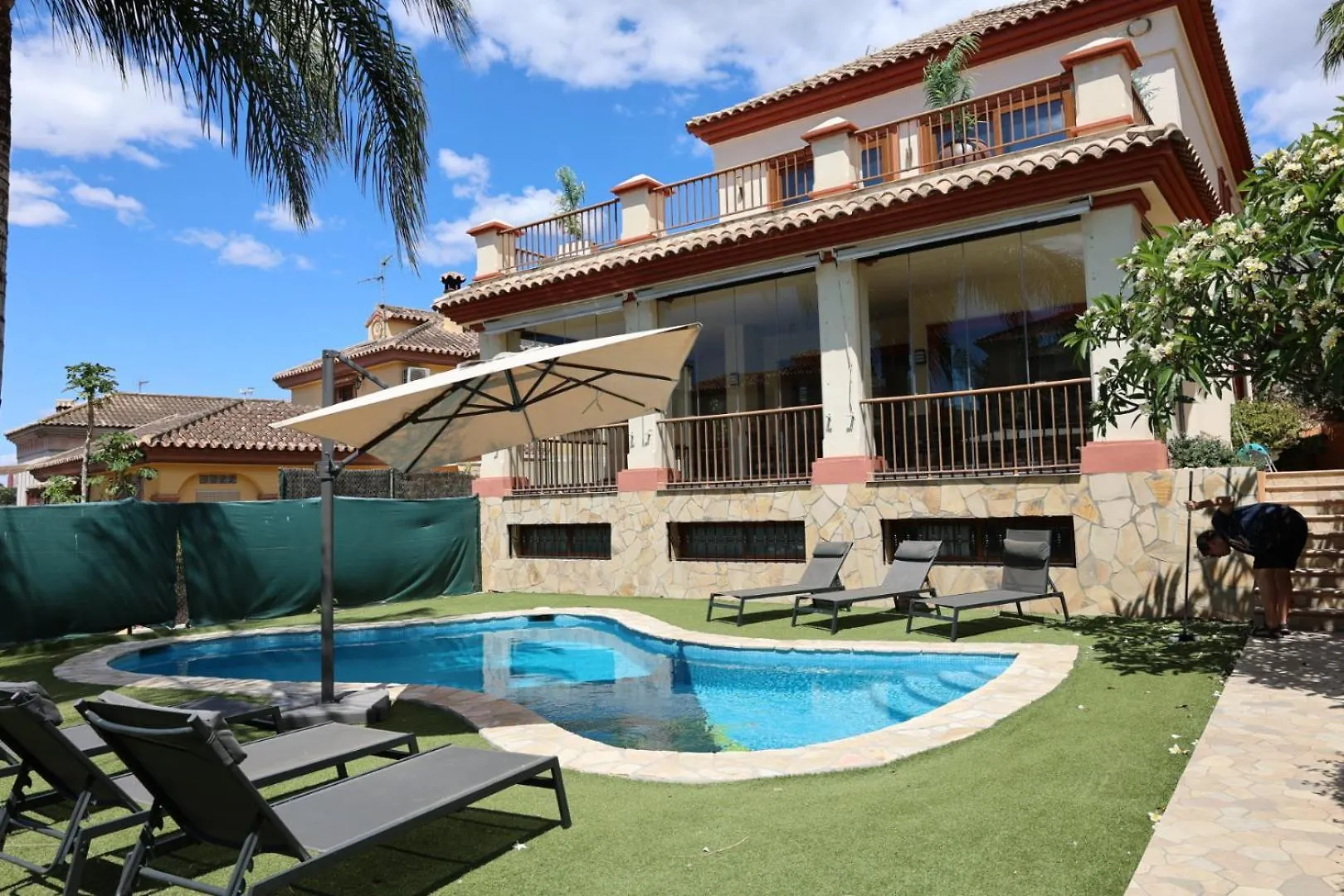 Precioso Chalet - Piscina- Garaje Privado- Jardin Marbella