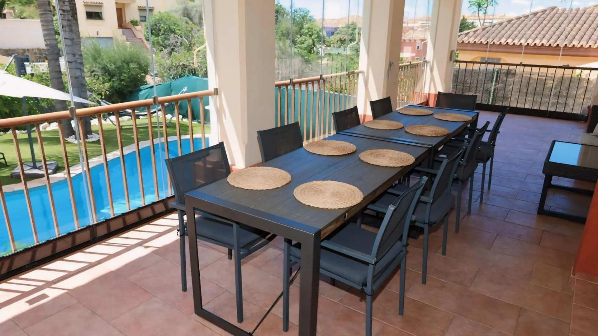 Precioso Chalet - Piscina- Garaje Privado- Jardin Marbella Spain