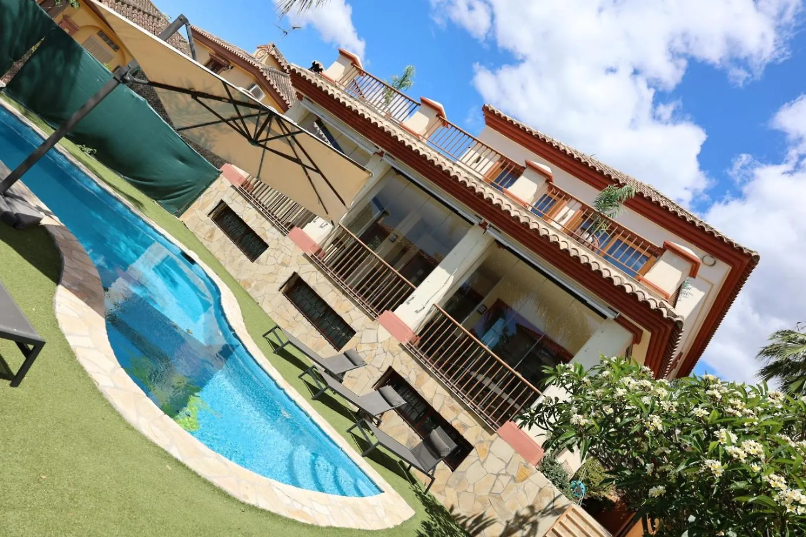 Holiday home Precioso Chalet - Piscina- Garaje Privado- Jardin Marbella