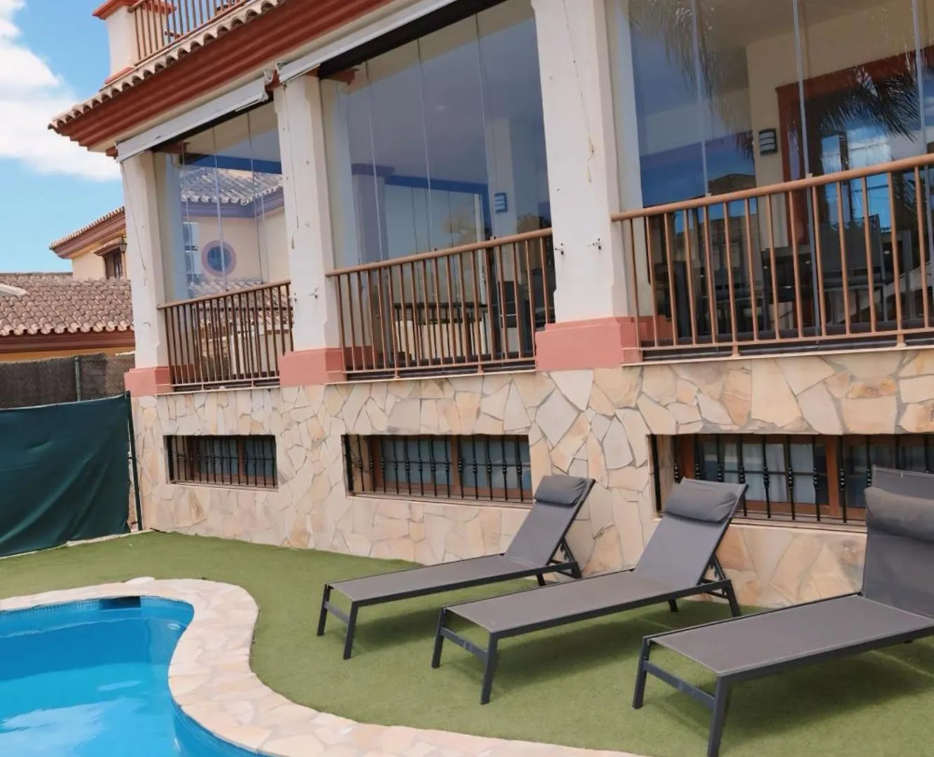 Precioso Chalet - Piscina- Garaje Privado- Jardin Marbella 0*,  Spain