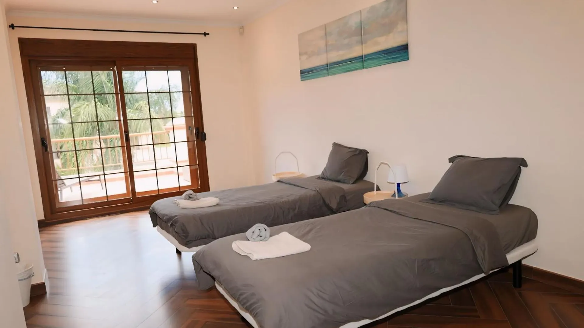 Precioso Chalet - Piscina- Garaje Privado- Jardin Marbella 0*,  Spain