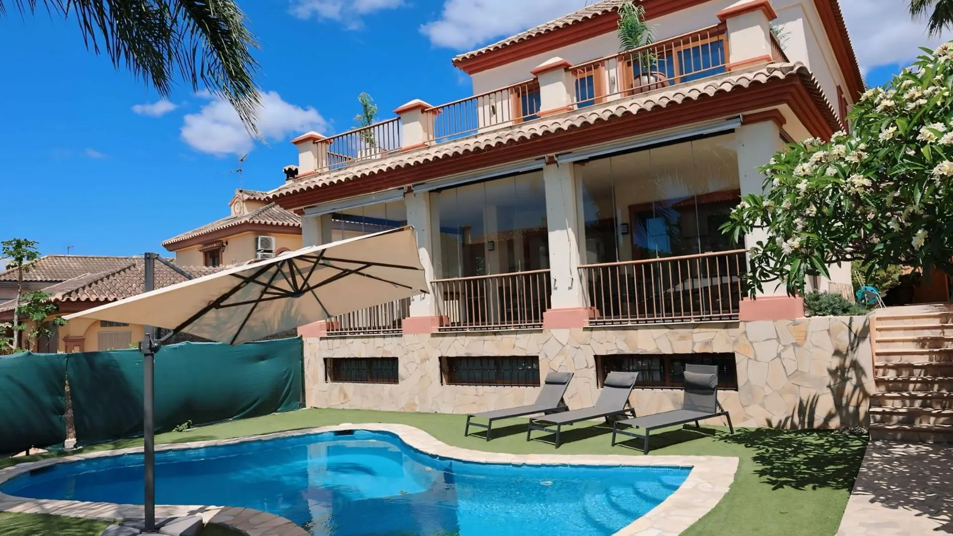 Precioso Chalet - Piscina- Garaje Privado- Jardin Marbella 0*,  Spain