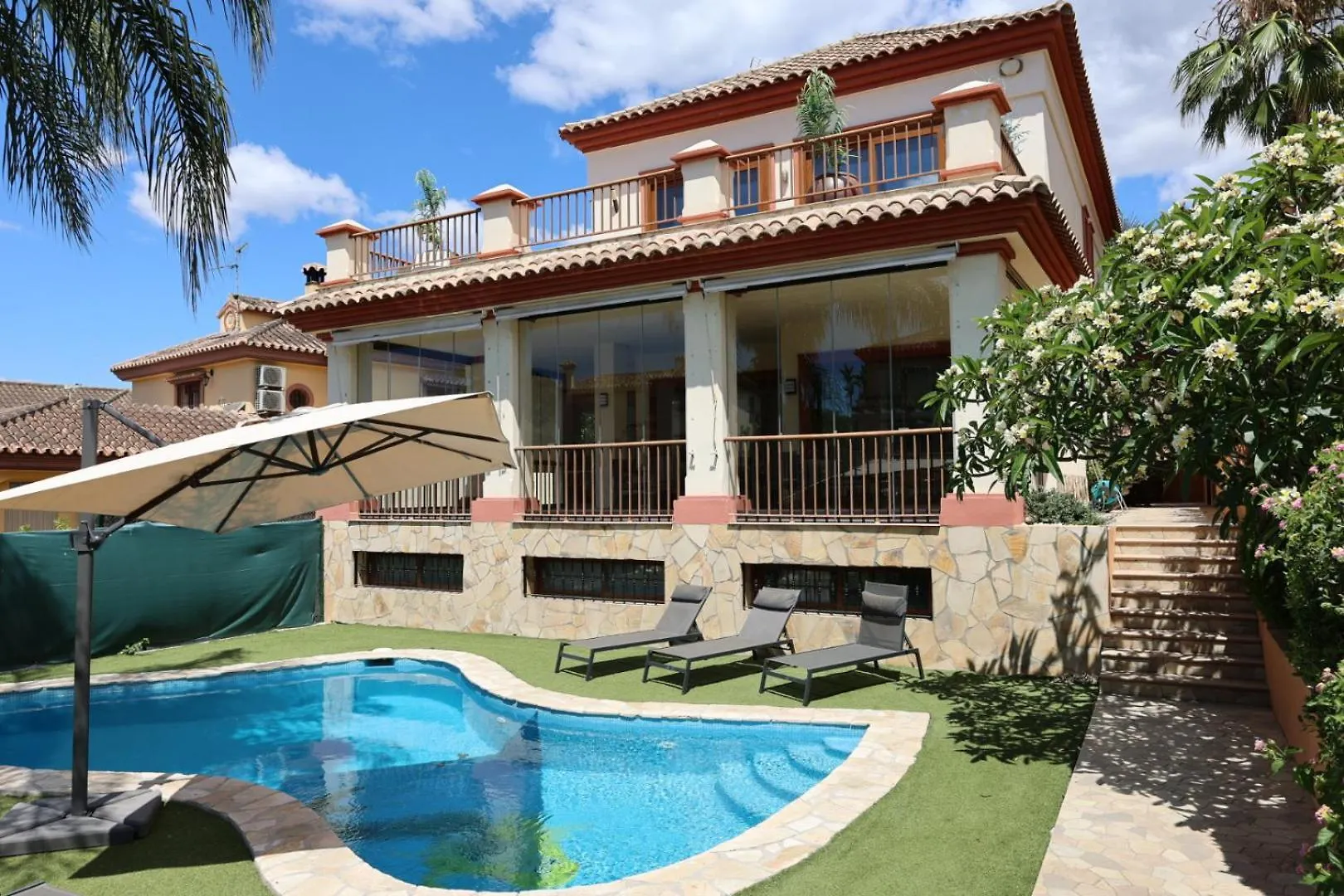 Precioso Chalet - Piscina- Garaje Privado- Jardin Marbella 0*,