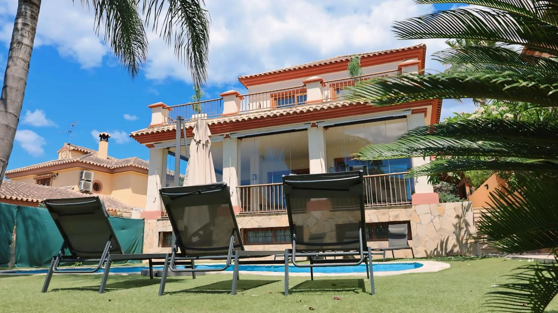 Precioso Chalet - Piscina- Garaje Privado- Jardin Marbella