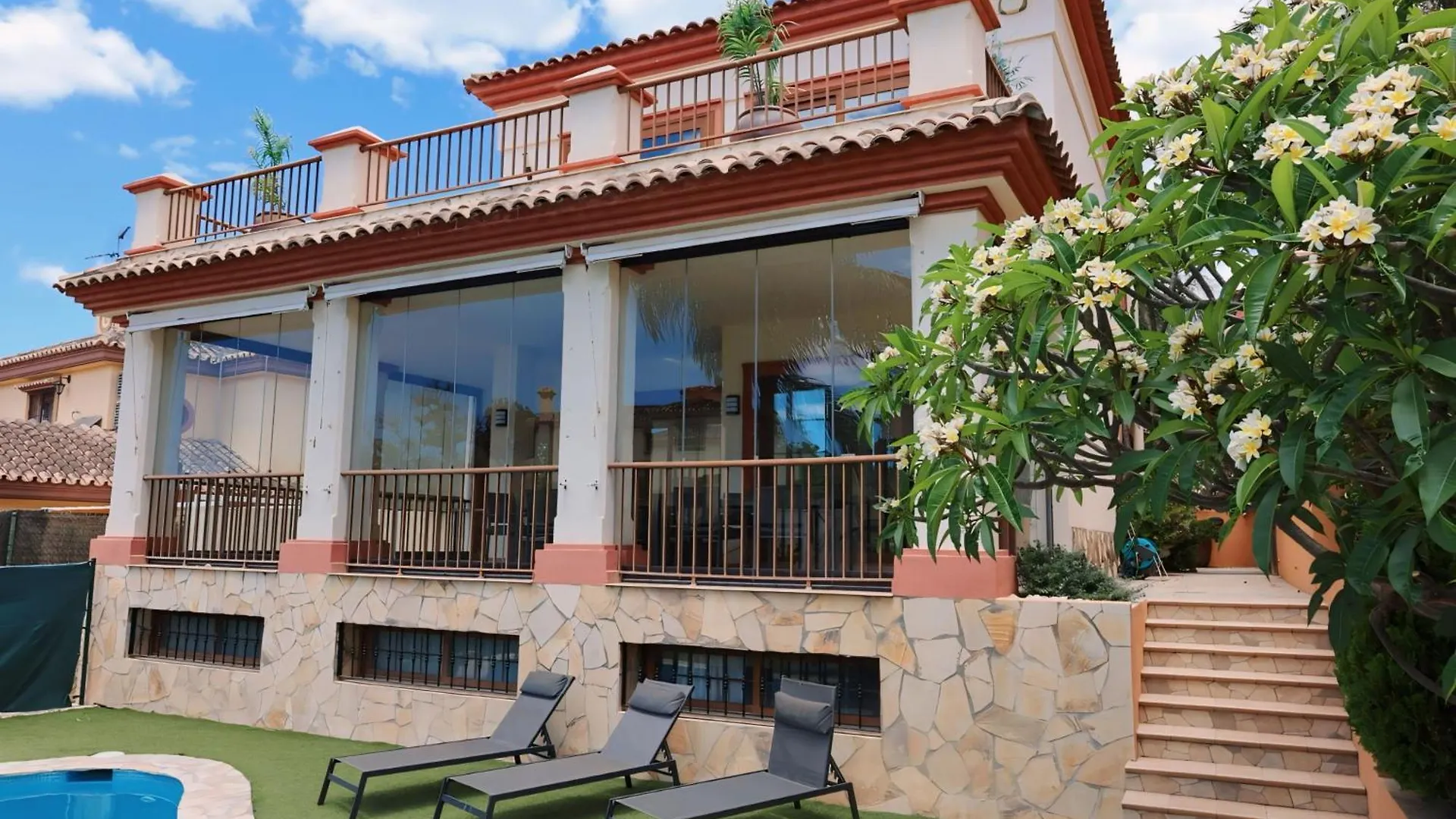 Precioso Chalet - Piscina- Garaje Privado- Jardin Marbella 0*,