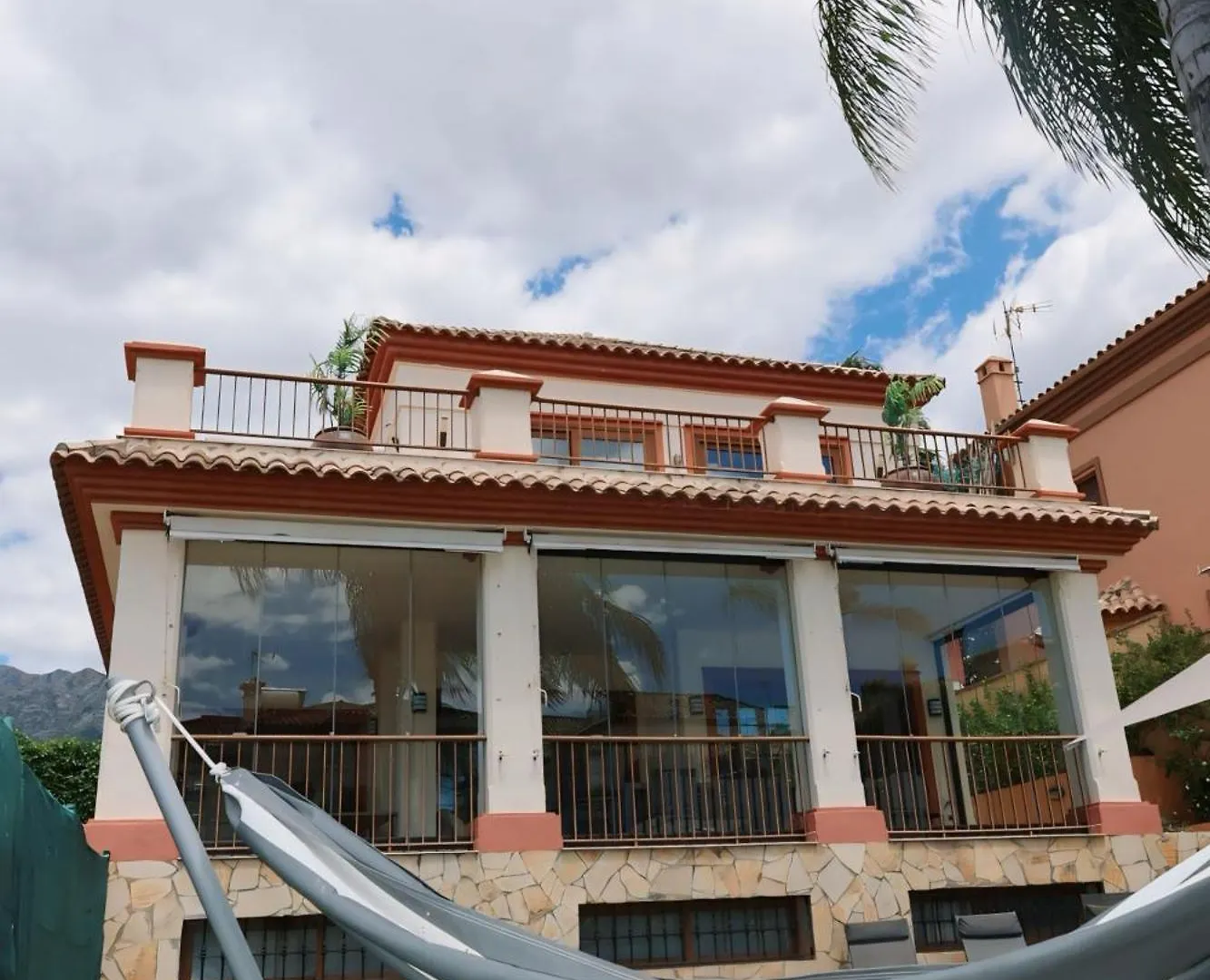 Precioso Chalet - Piscina- Garaje Privado- Jardin Marbella