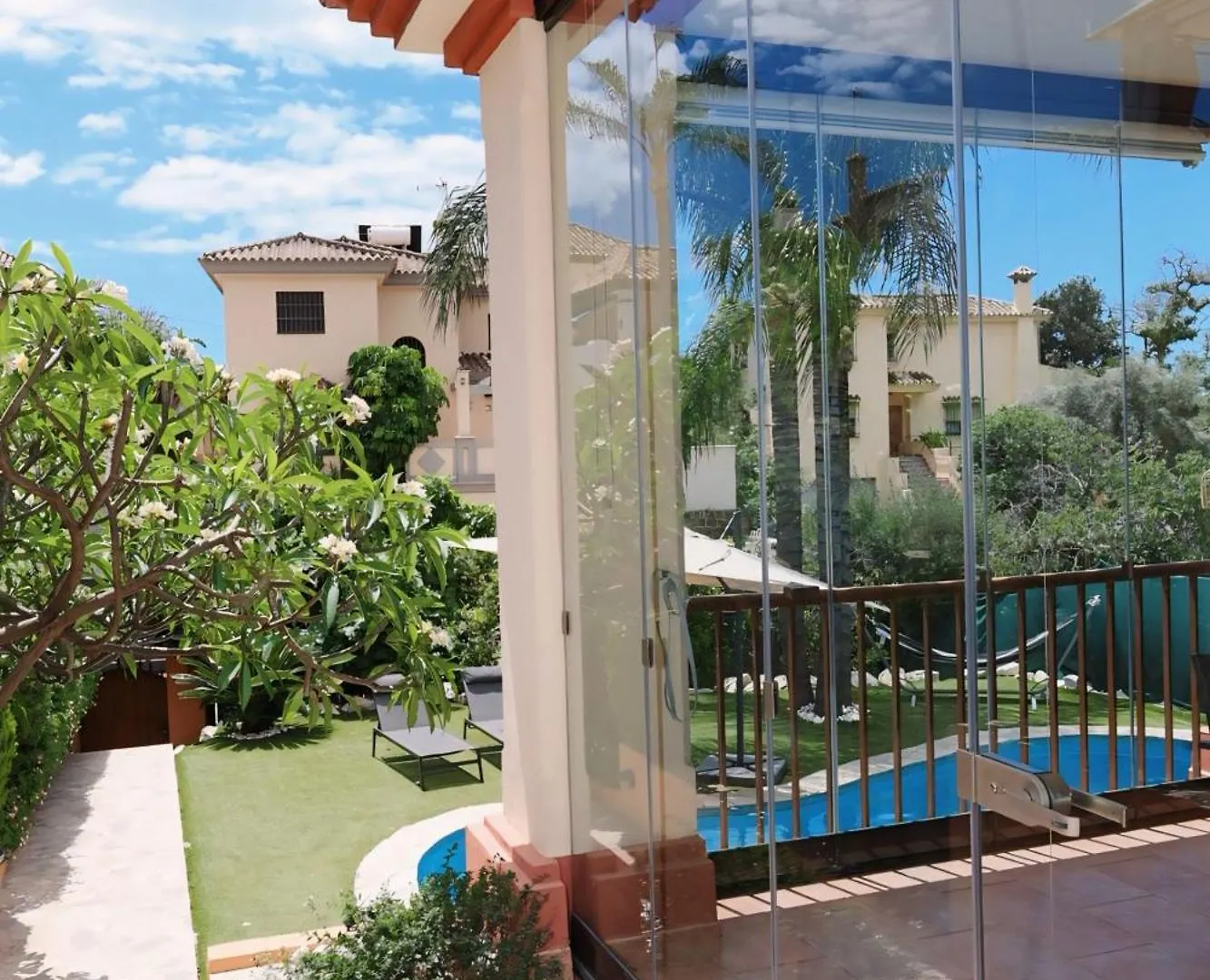 Precioso Chalet - Piscina- Garaje Privado- Jardin Marbella