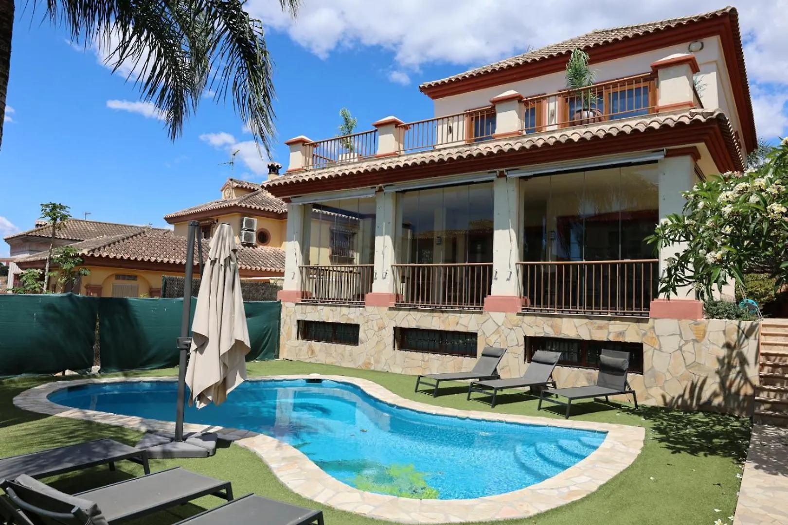Holiday home Precioso Chalet - Piscina- Garaje Privado- Jardin Marbella