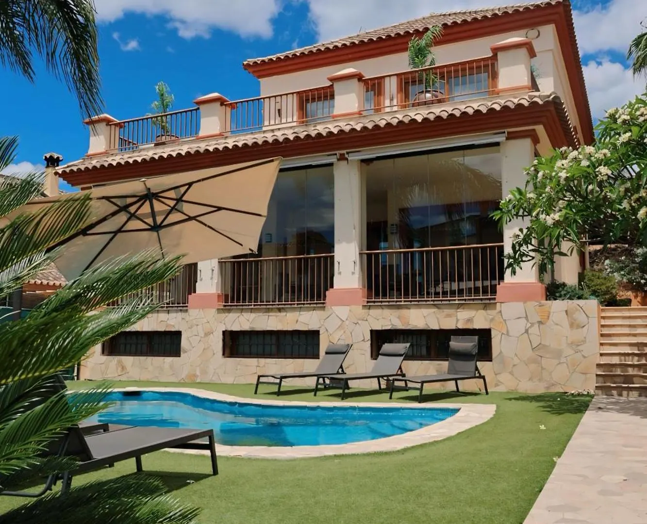 Precioso Chalet - Piscina- Garaje Privado- Jardin Marbella 0*,