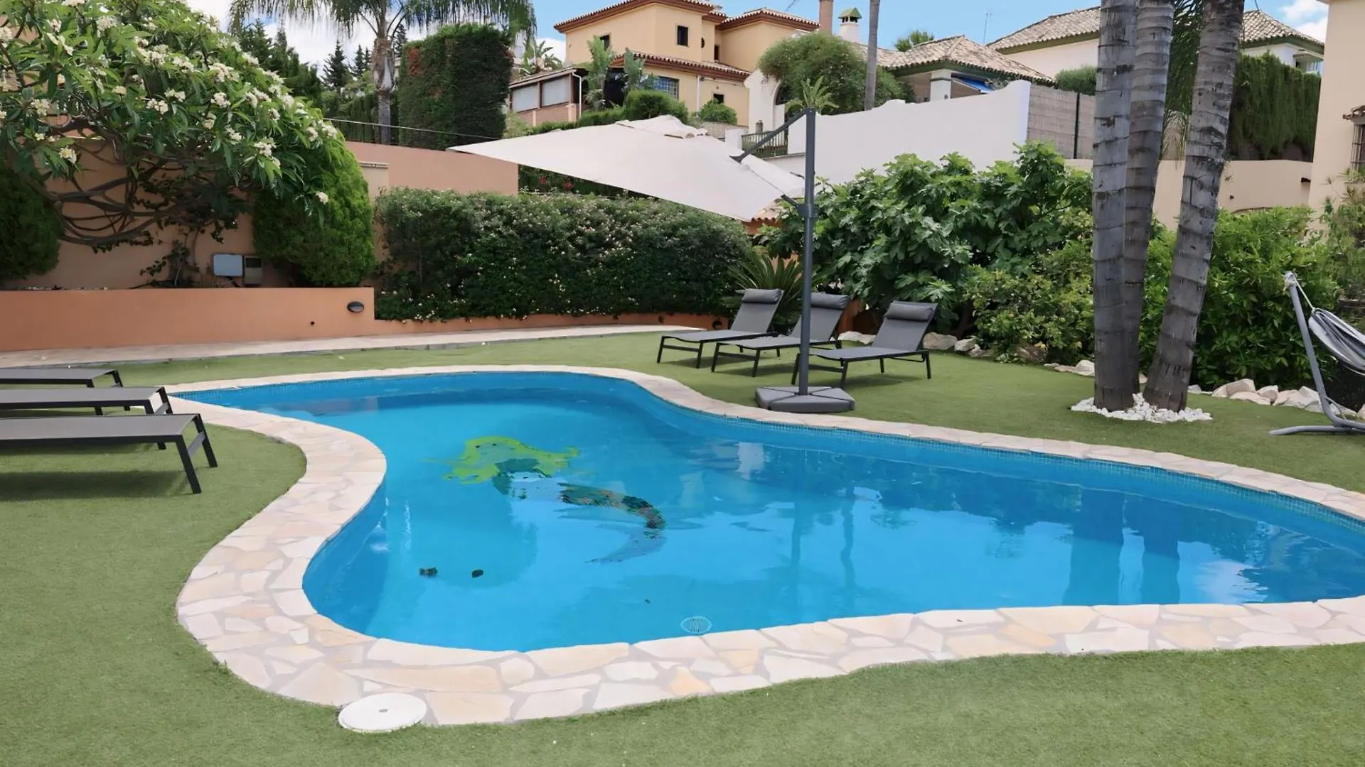 Precioso Chalet - Piscina- Garaje Privado- Jardin Marbella 0*,  Spain