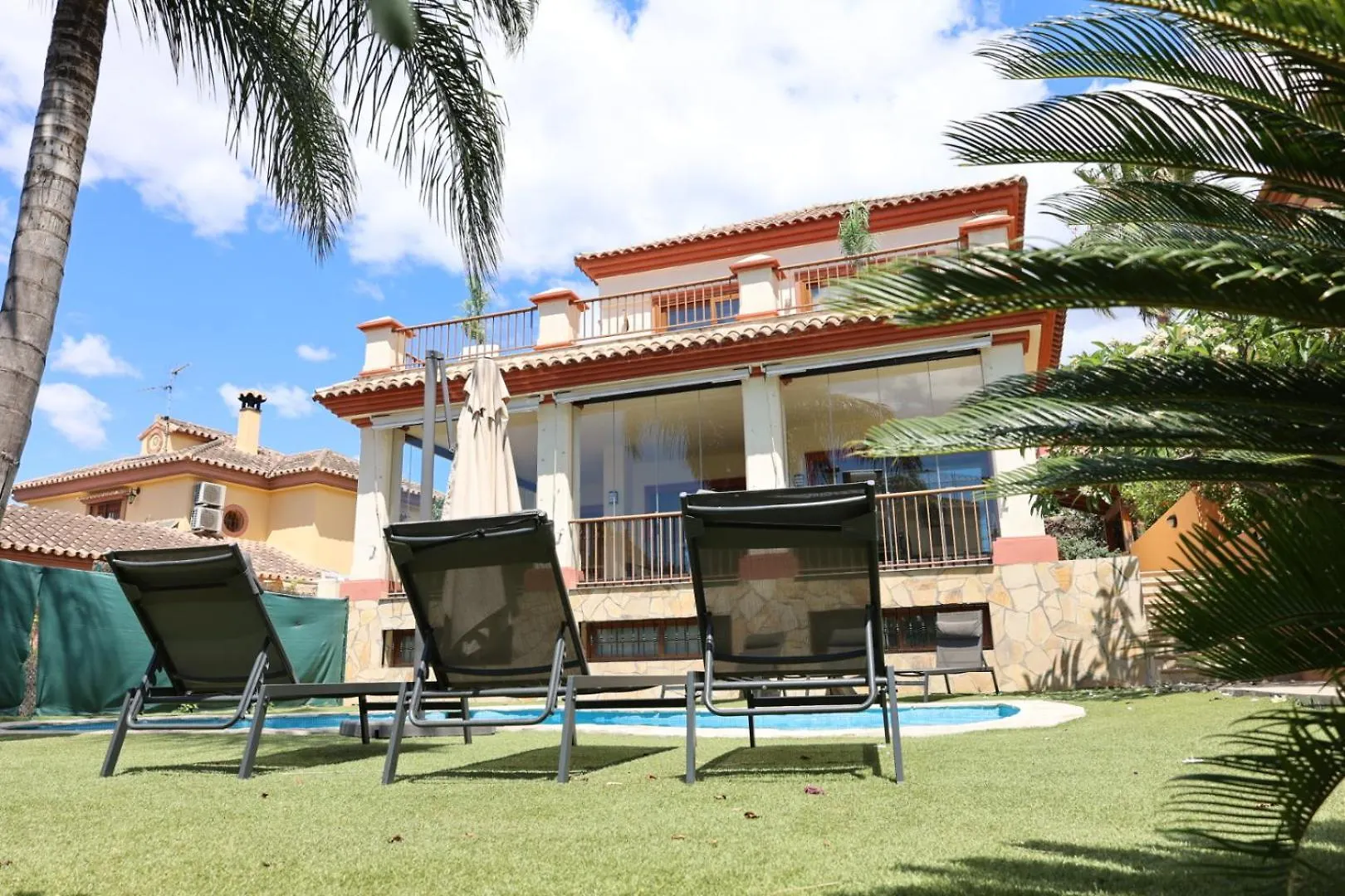 Precioso Chalet - Piscina- Garaje Privado- Jardin Marbella